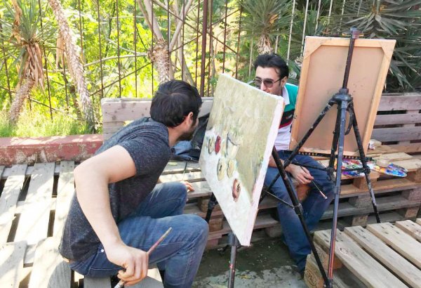 Сочные краски и яркие цветовые гаммы: пленэр памяти Назима Мамедова в Баку (ФОТО)