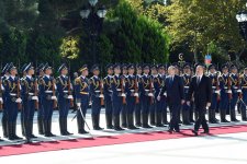 В Баку состоялась церемония официальной встречи Президента Турции (ФОТО)