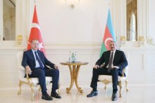 Состоялась встреча один на один президентов Азербайджана и Турции (ФОТО)