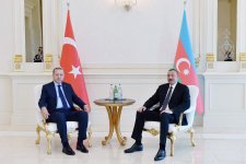 Состоялась встреча один на один президентов Азербайджана и Турции (ФОТО)