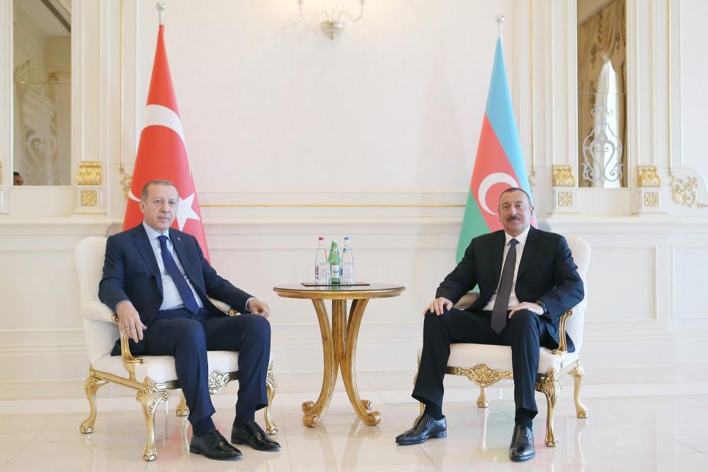 Состоялась встреча один на один президентов Азербайджана и Турции (ФОТО)