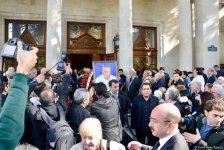 В Баку проходит церемония прощания с Рафигом Гусейновым (ФОТО)