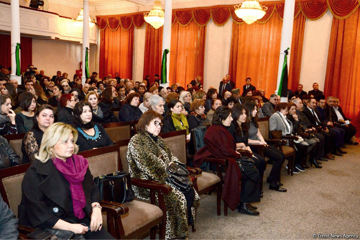 В Баку проходит церемония прощания с Рафигом Гусейновым (ФОТО)