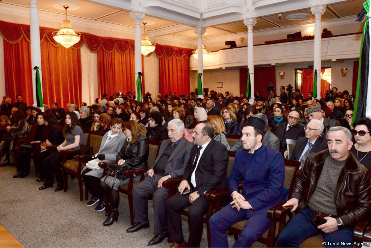 В Баку проходит церемония прощания с Рафигом Гусейновым (ФОТО)