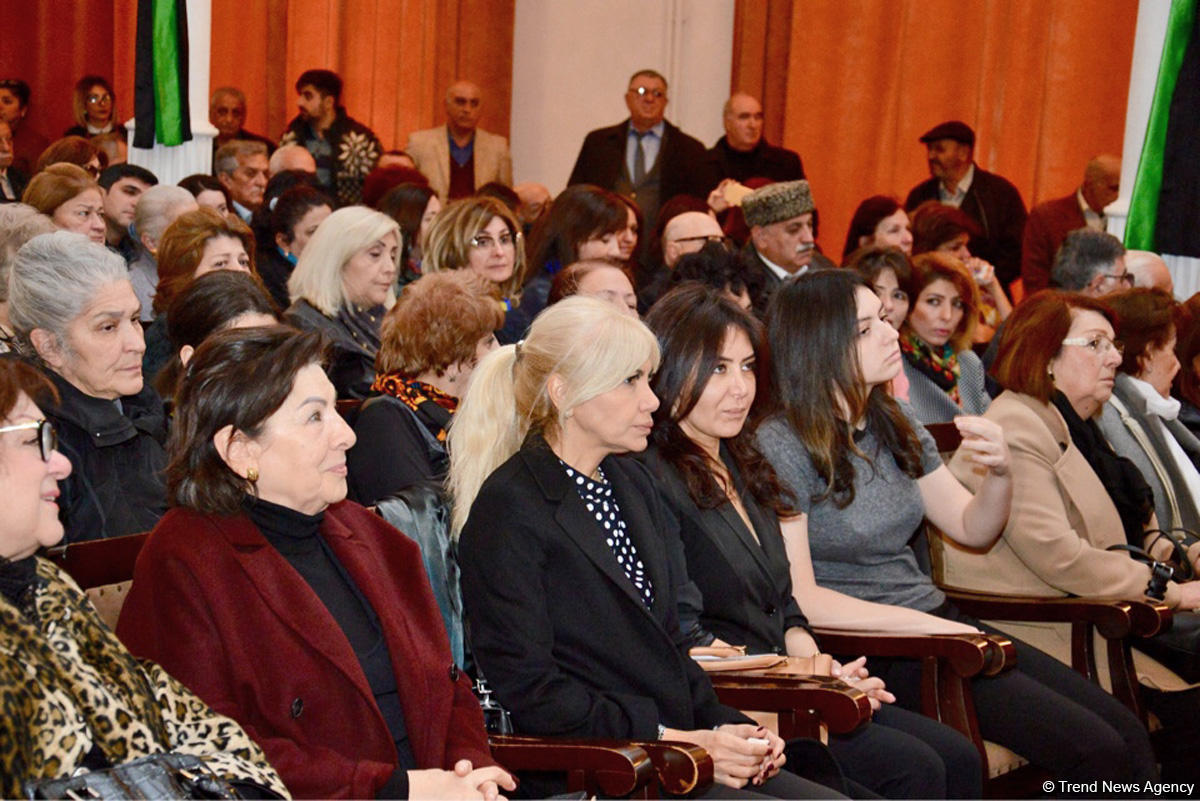 В Баку проходит церемония прощания с Рафигом Гусейновым (ФОТО)