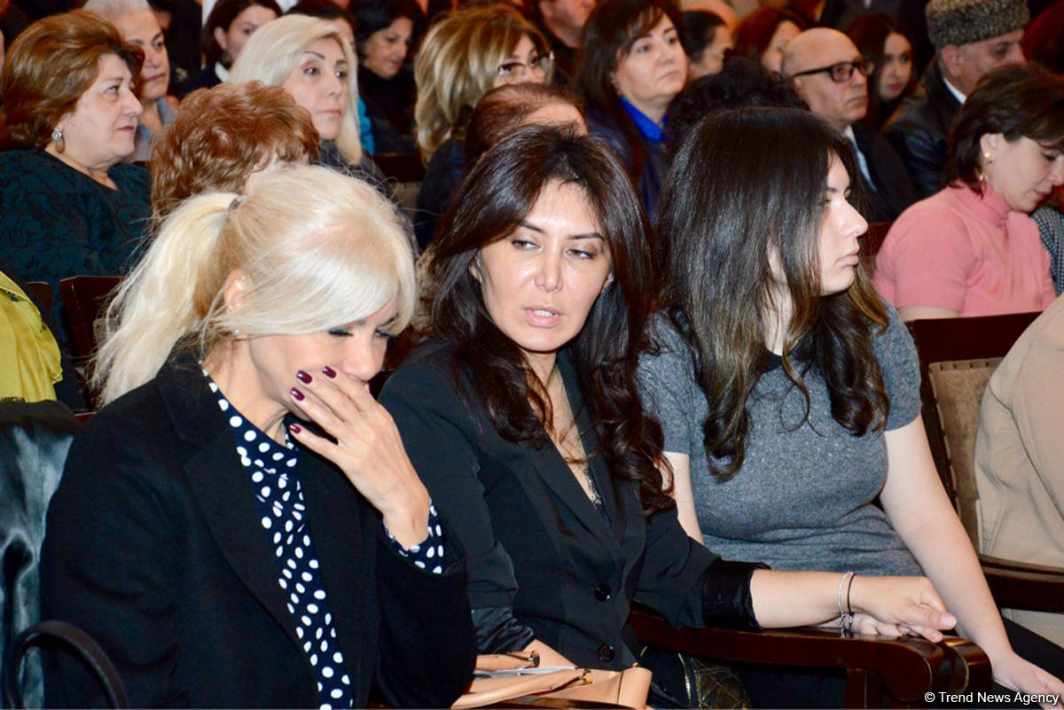 В Баку проходит церемония прощания с Рафигом Гусейновым (ФОТО)