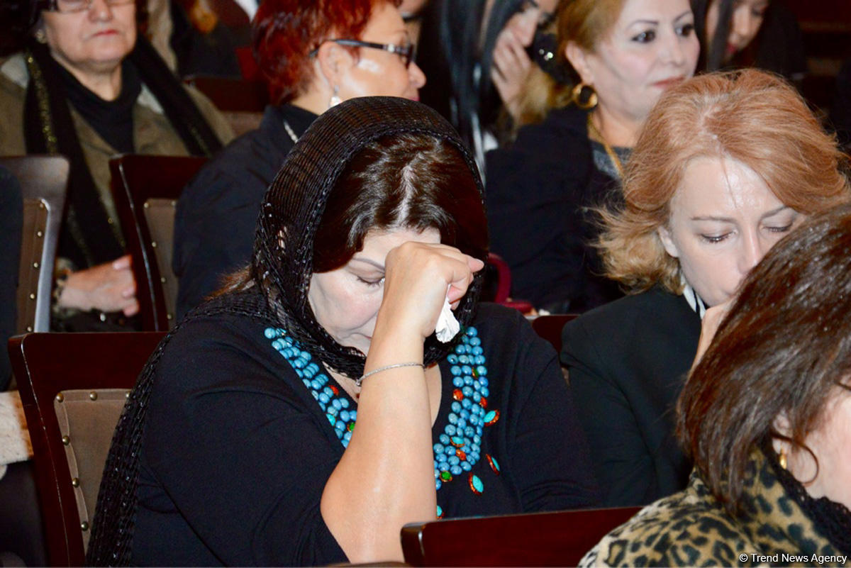 В Баку проходит церемония прощания с Рафигом Гусейновым (ФОТО)