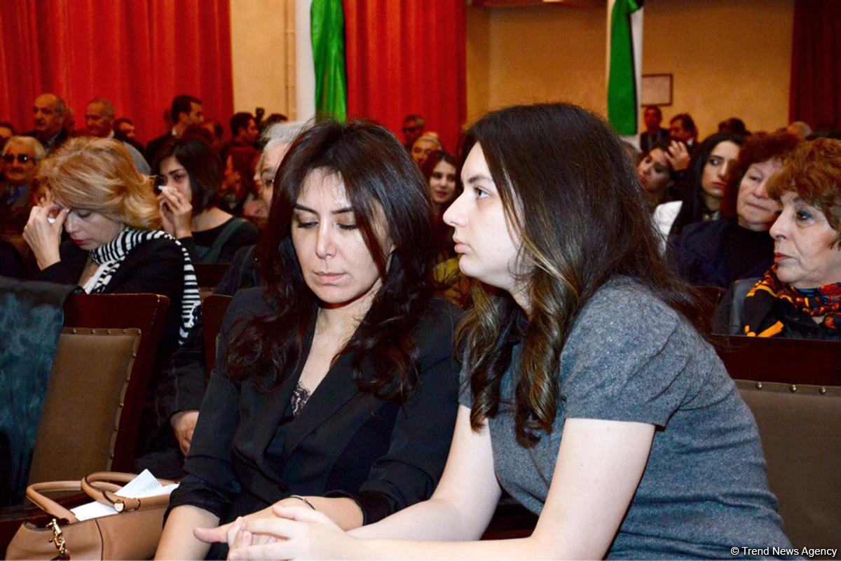 В Баку проходит церемония прощания с Рафигом Гусейновым (ФОТО)