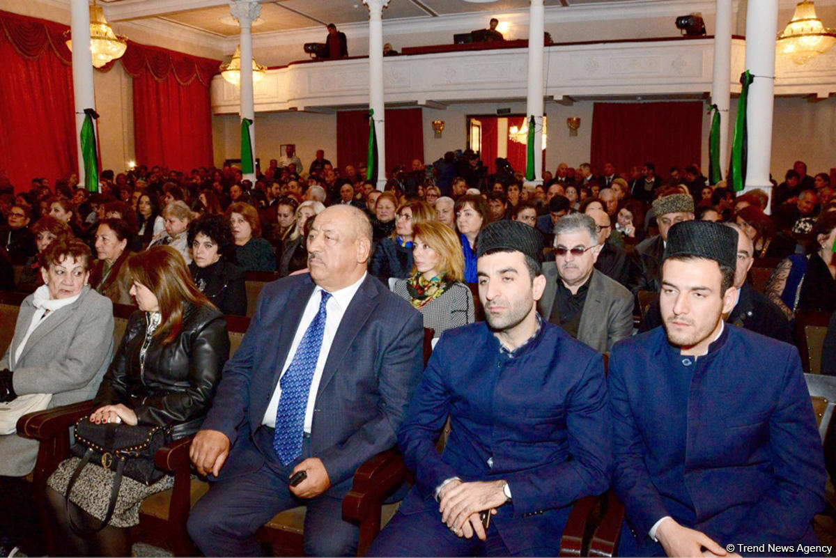 В Баку проходит церемония прощания с Рафигом Гусейновым (ФОТО)