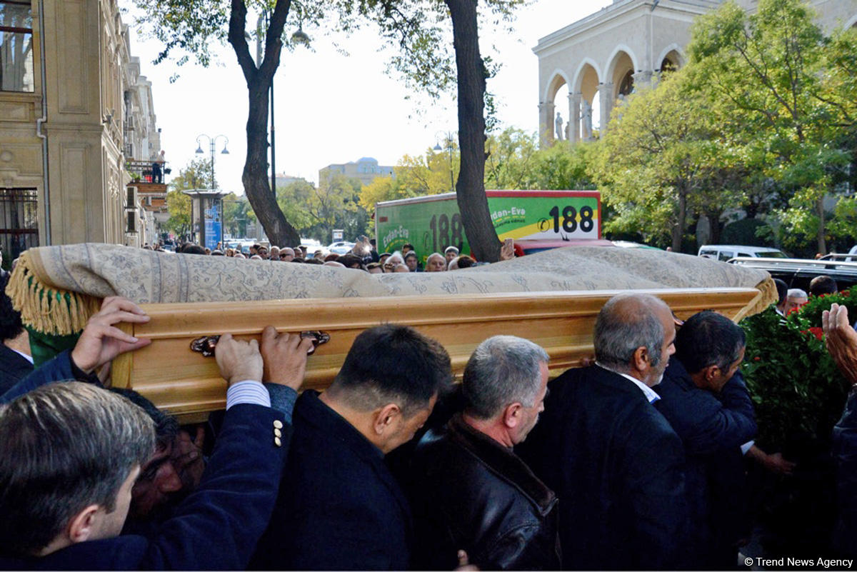 В Баку проходит церемония прощания с Рафигом Гусейновым (ФОТО)