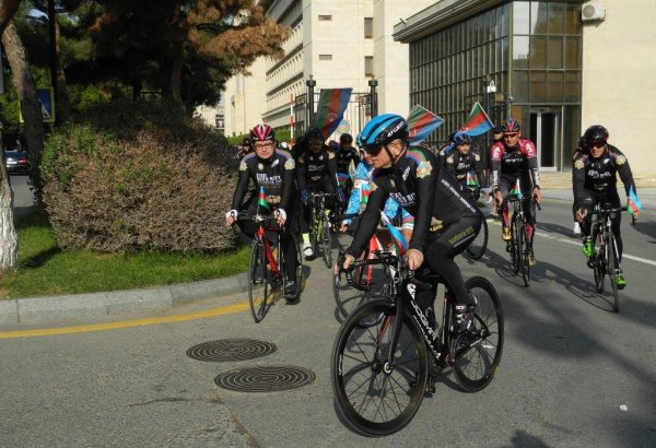 В Баку прошел велопробег, посвященный Дню Государственного флага Азербайджана (ФОТО)