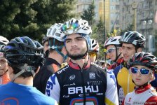 В Баку прошел велопробег, посвященный Дню Государственного флага Азербайджана (ФОТО)