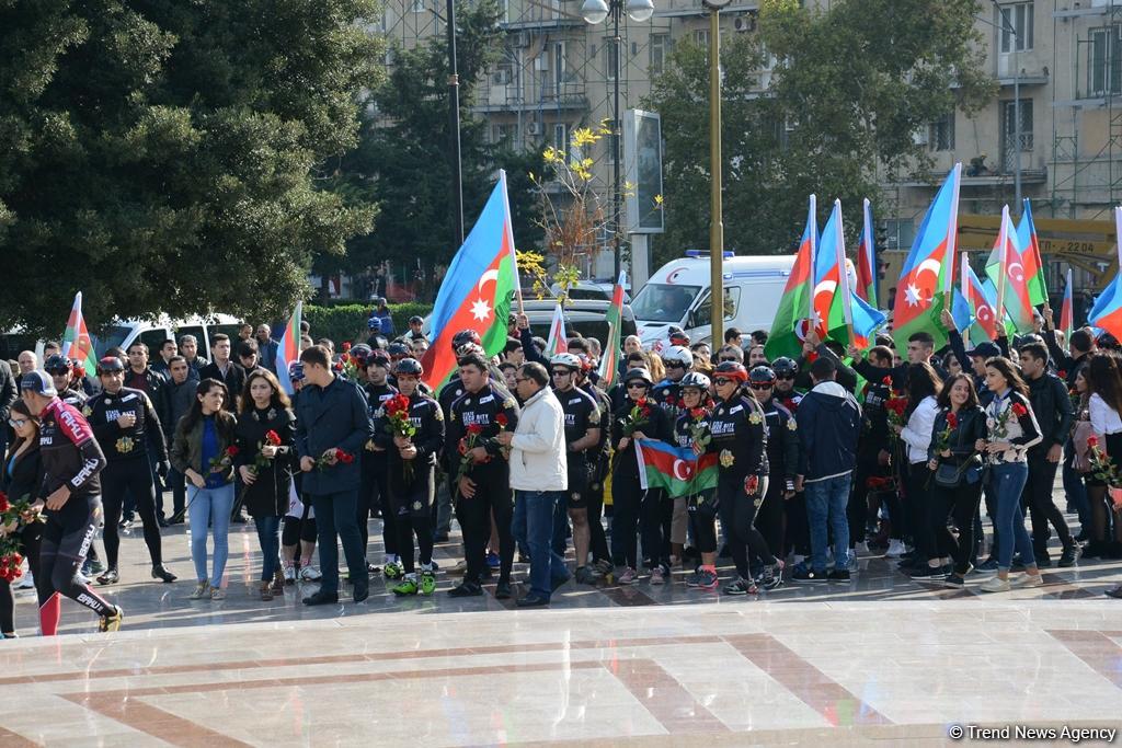 В Баку прошел велопробег, посвященный Дню Государственного флага Азербайджана (ФОТО)