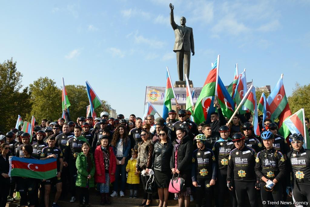 В Баку прошел велопробег, посвященный Дню Государственного флага Азербайджана (ФОТО)