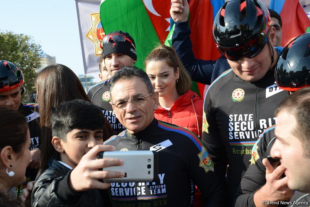 В Баку прошел велопробег, посвященный Дню Государственного флага Азербайджана (ФОТО)