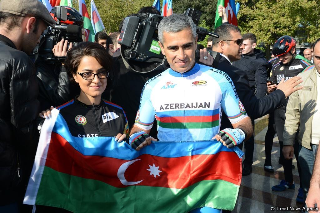 В Баку прошел велопробег, посвященный Дню Государственного флага Азербайджана (ФОТО)