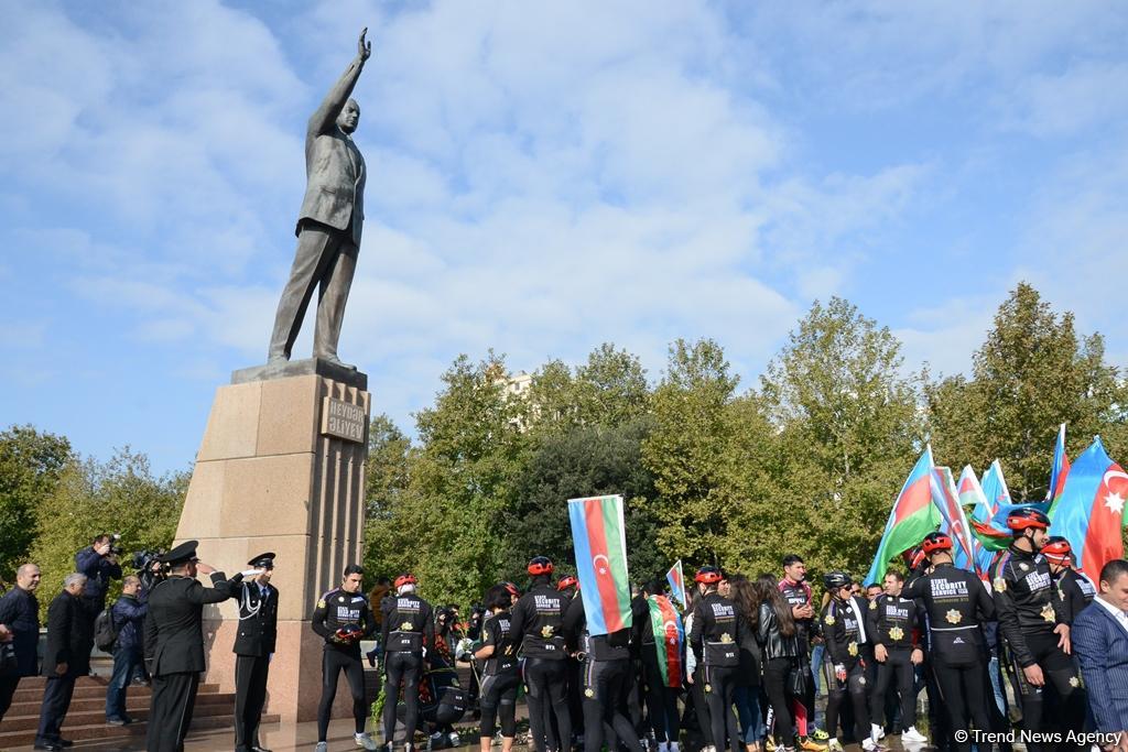 В Баку прошел велопробег, посвященный Дню Государственного флага Азербайджана (ФОТО)