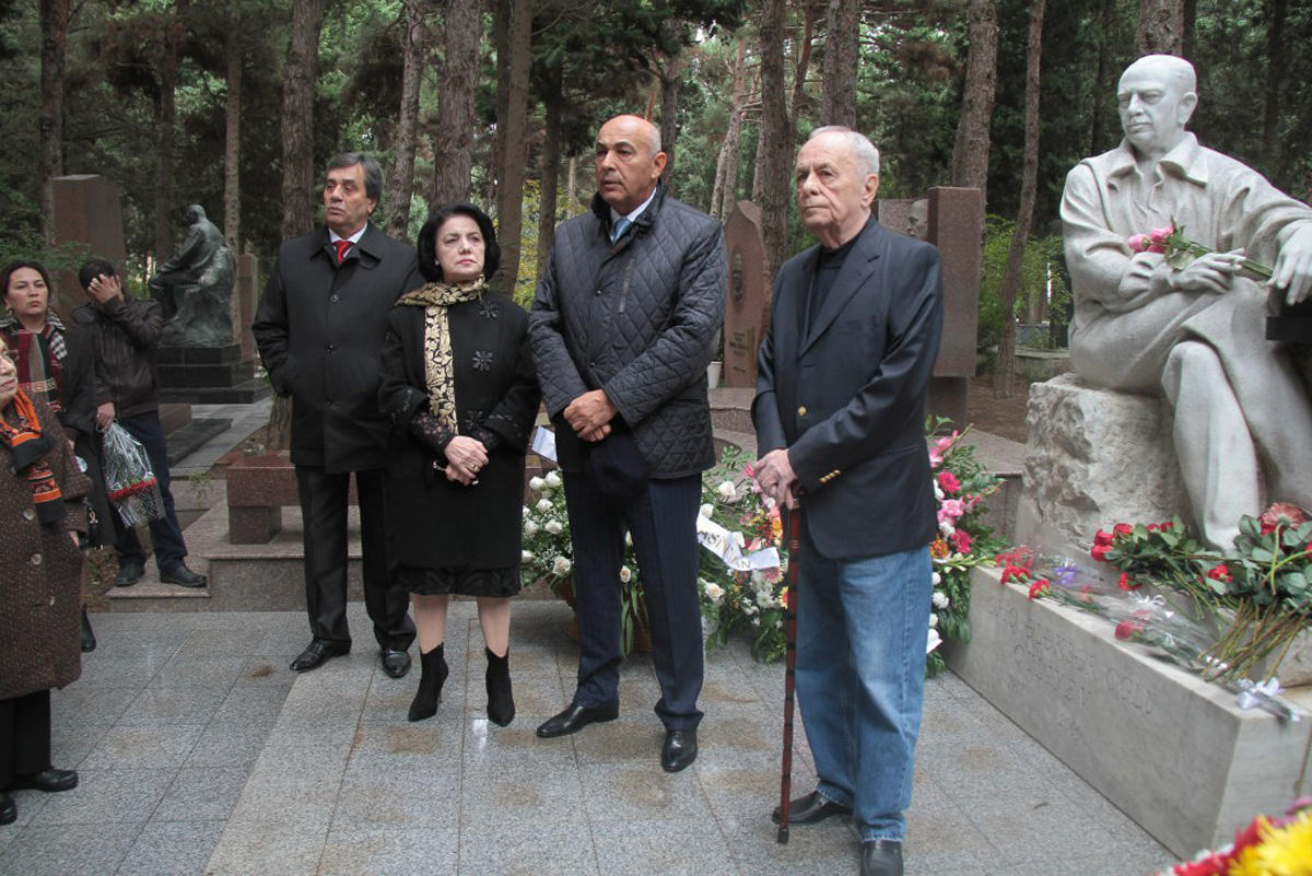 В Баку почтили память Тофига Гулиева (ФОТО)