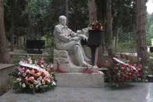 В Баку почтили память Тофига Гулиева (ФОТО)