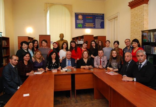 Поэт Вахид Азиз встретился с читателями (ФОТО)