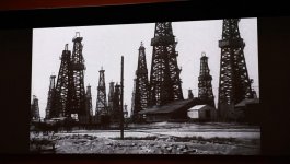 Президент Ильхам Алиев принял участие в торжественной церемонии, посвященной добыче двухмиллиардной тонны нефти в Азербайджане (ФОТО) (версия 2)