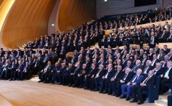 Президент Ильхам Алиев принял участие в торжественной церемонии, посвященной добыче двухмиллиардной тонны нефти в Азербайджане (ФОТО) (версия 2)