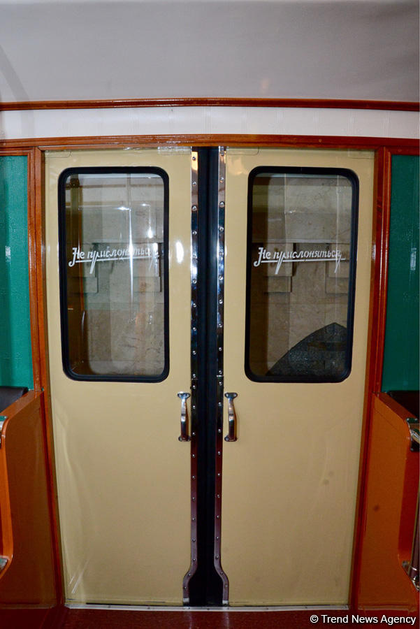 В Бакинском метрополитене  демонстрируются отреставрированные ретро-вагоны (ФОТОРЕПОРТАЖ)