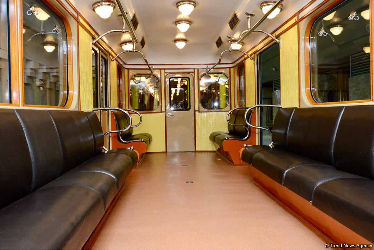 В Бакинском метрополитене  демонстрируются отреставрированные ретро-вагоны (ФОТОРЕПОРТАЖ)