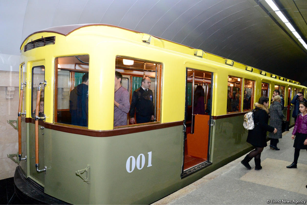 В Бакинском метрополитене  демонстрируются отреставрированные ретро-вагоны (ФОТОРЕПОРТАЖ)