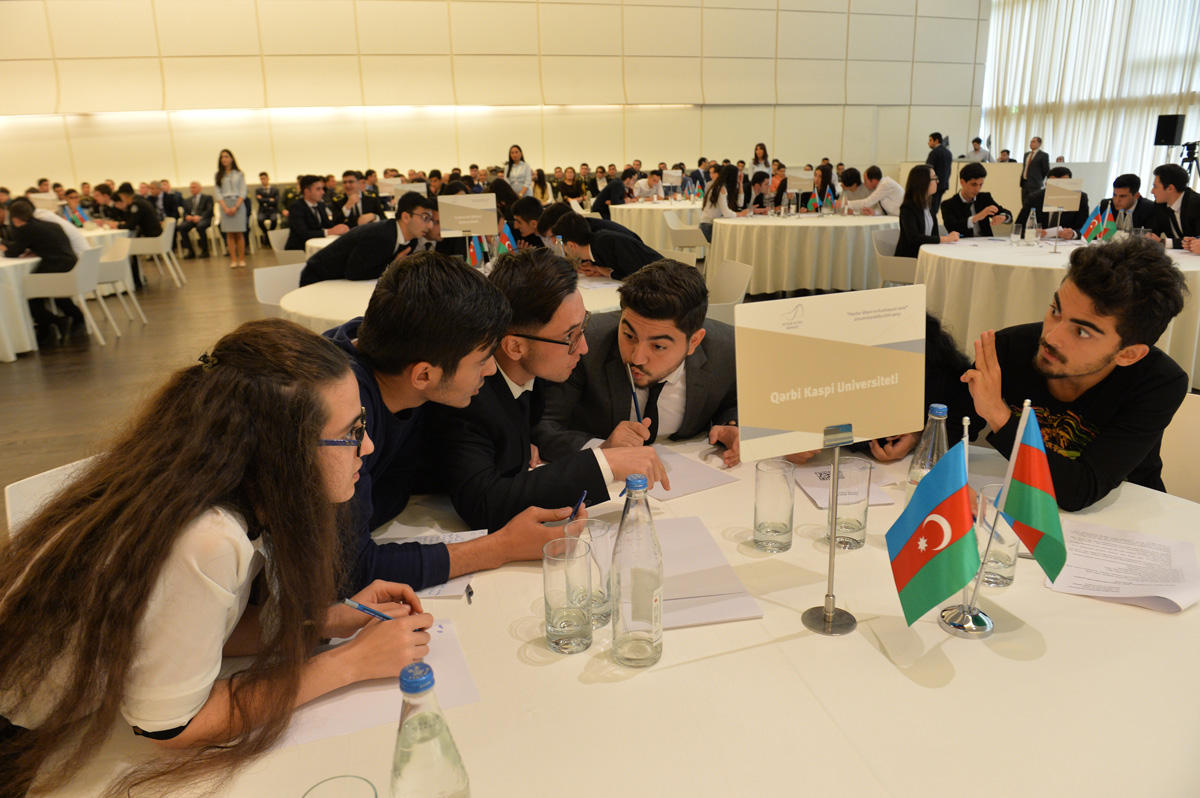 В Центре Гейдара Алиева прошло IV общереспубликанское соревнование знаний «Гейдар Алиев и история Азербайджана» (ФОТО)