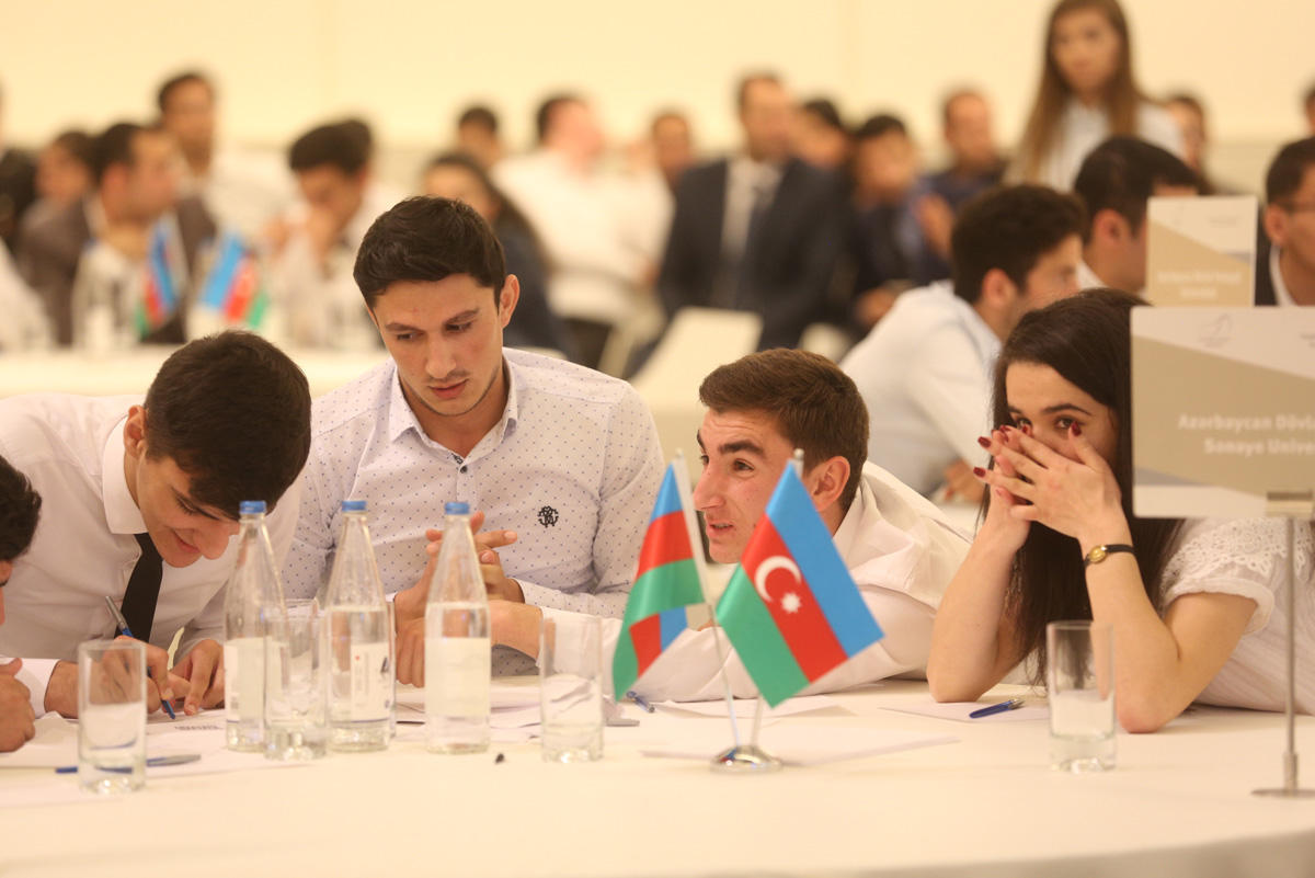 В Центре Гейдара Алиева прошло IV общереспубликанское соревнование знаний «Гейдар Алиев и история Азербайджана» (ФОТО)
