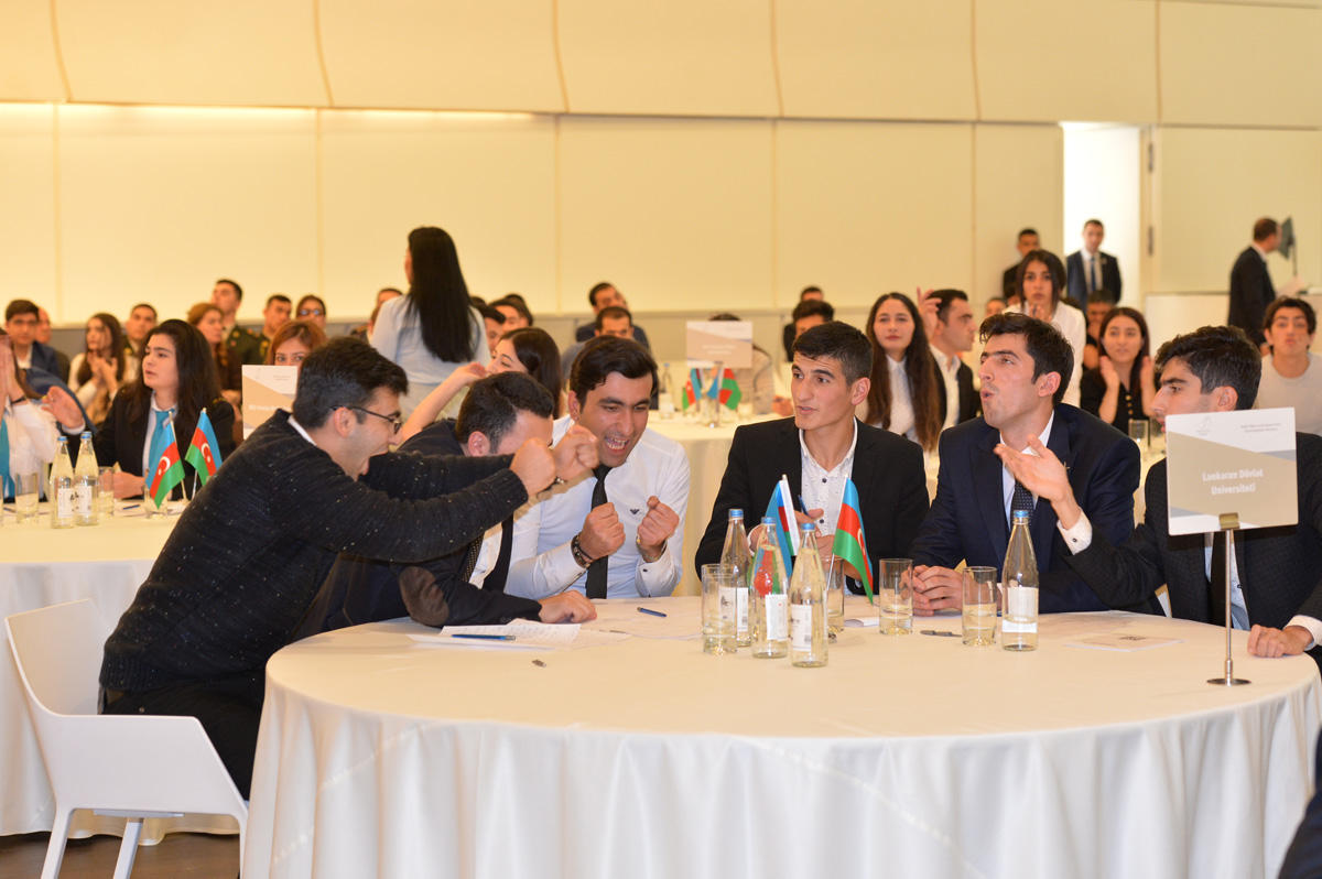 В Центре Гейдара Алиева прошло IV общереспубликанское соревнование знаний «Гейдар Алиев и история Азербайджана» (ФОТО)