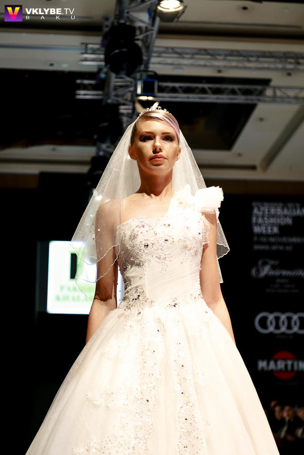 Звезды на подиуме Azerbaijan Fashion Week - кикбоксер, актриса, стилист (ФОТО)