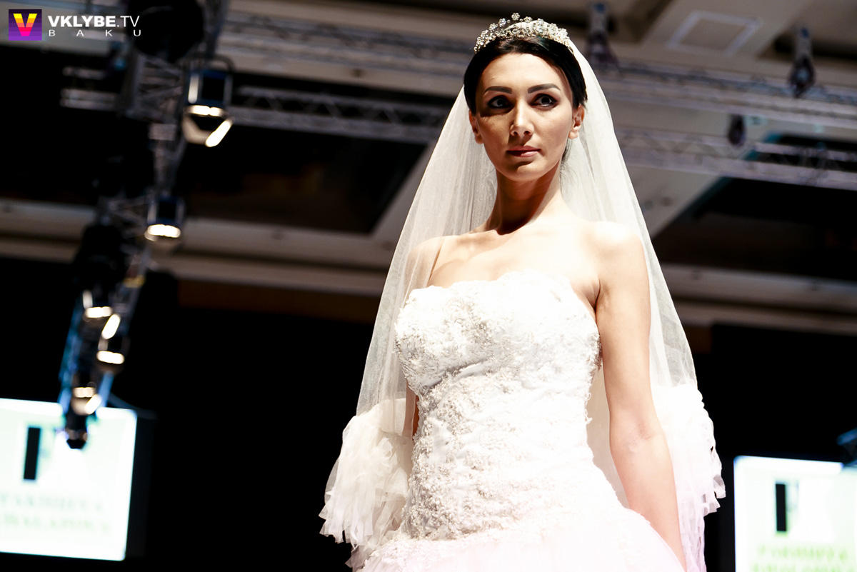 Звезды на подиуме Azerbaijan Fashion Week - кикбоксер, актриса, стилист (ФОТО)