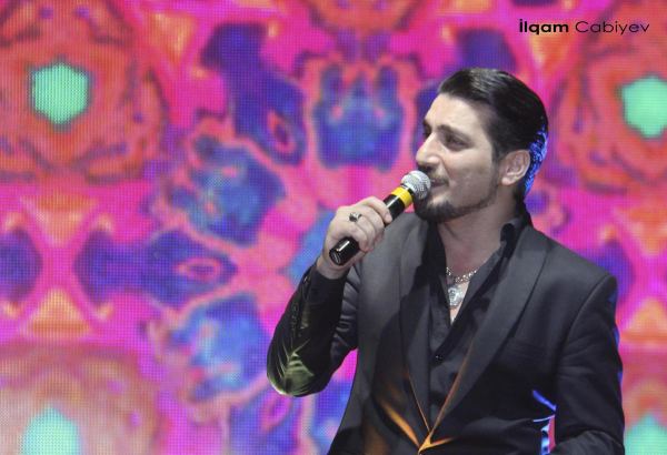 Джейхун Бакинский посвящает "Main Shayar To Nahi" памяти Риши Капура (ВИДЕО)