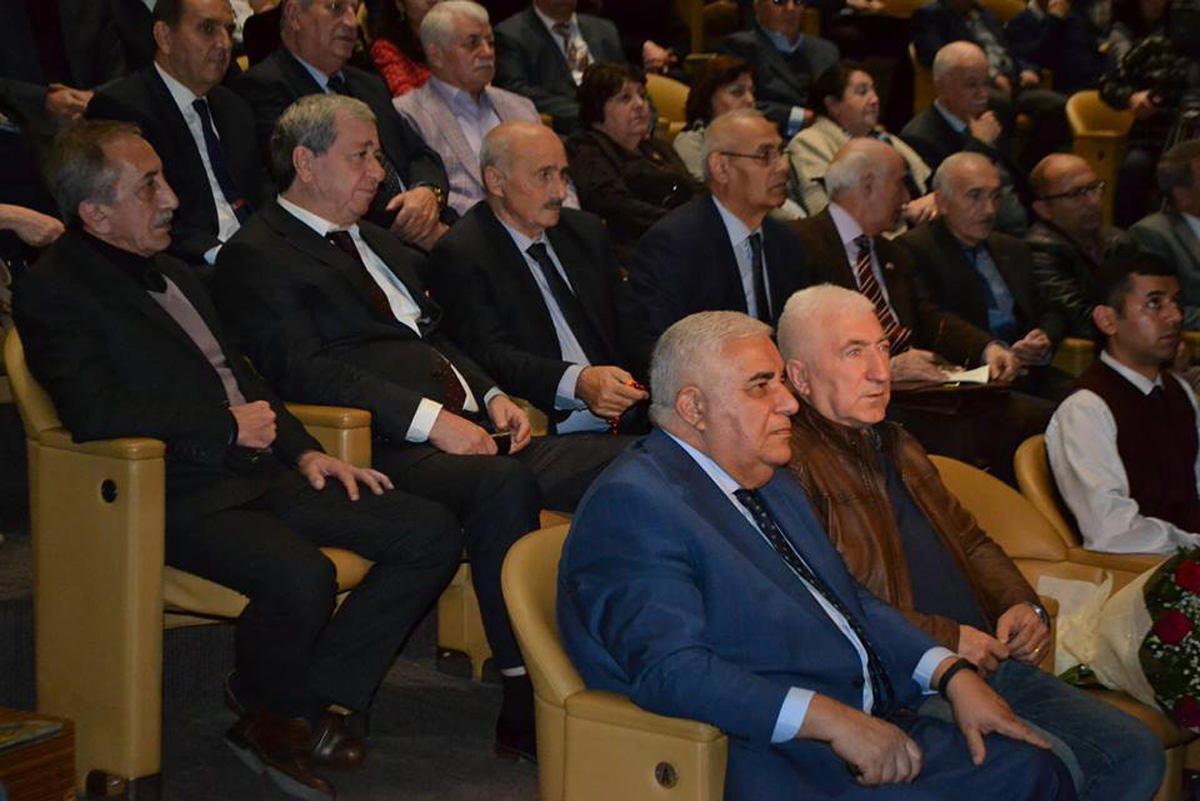 В Баку прошел творческий вечер тариста-новатора Гамида Векилова (ФОТО)