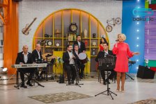 Азербайджанская телеведущая выступила в защиту черных котов (ФОТО)