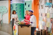 Азербайджанская телеведущая выступила в защиту черных котов (ФОТО)