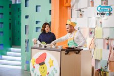 Азербайджанская телеведущая выступила в защиту черных котов (ФОТО)