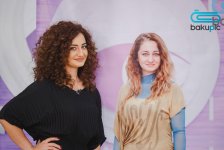 Азербайджанская телеведущая выступила в защиту черных котов (ФОТО)