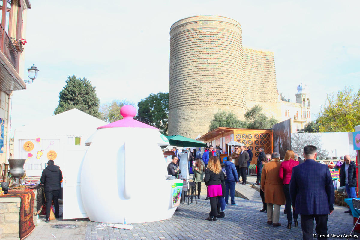 Baku Street Food Festival: Забудьте о плохой погоде, тепло у нас в сердцах! (ФОТО)
