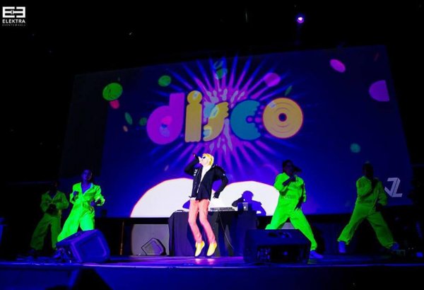 Парад зарубежных звезд и зажигательная дискотека вернули бакинцев в 80-90-е (ФОТО)