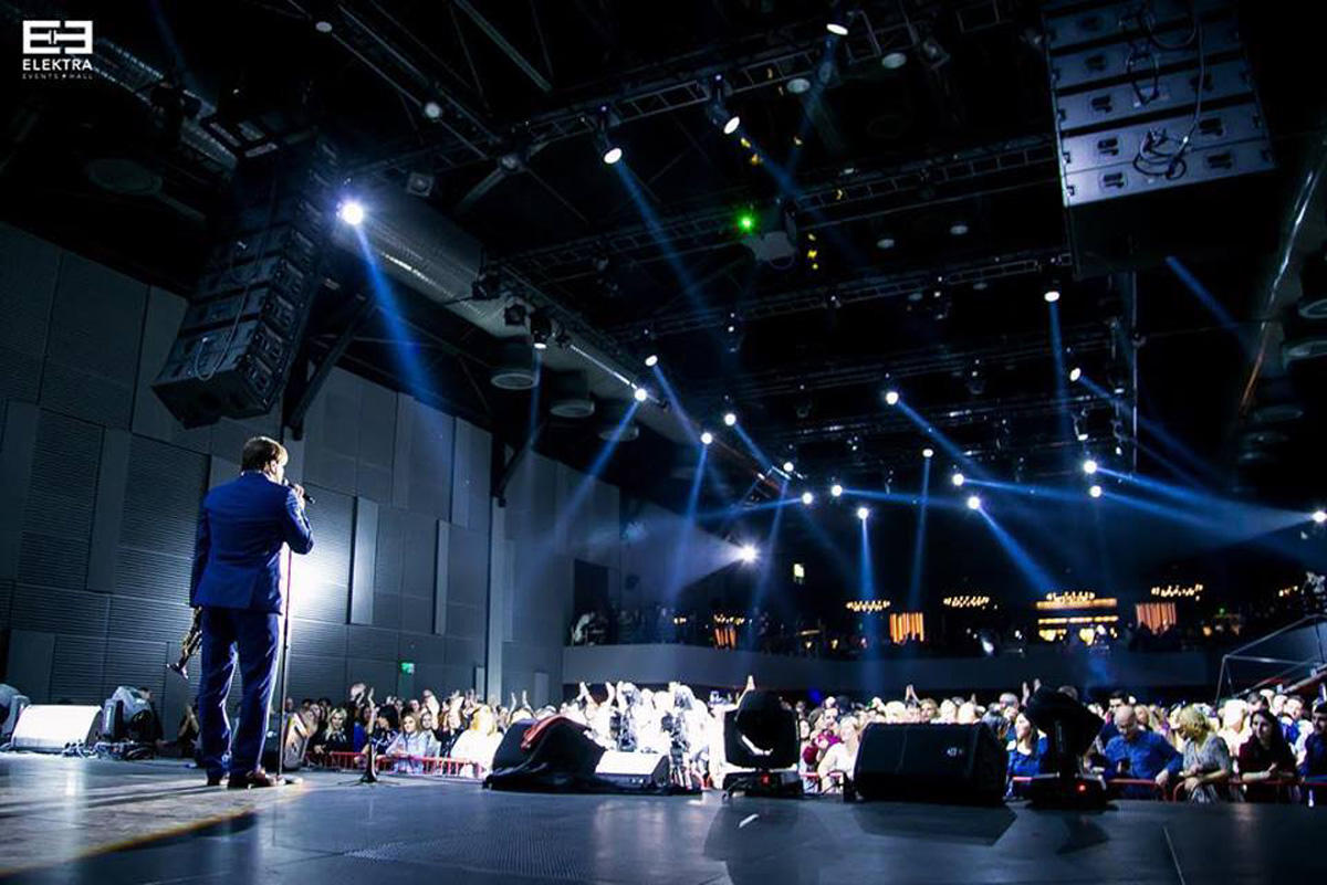 Парад зарубежных звезд и зажигательная дискотека вернули бакинцев в 80-90-е (ФОТО)