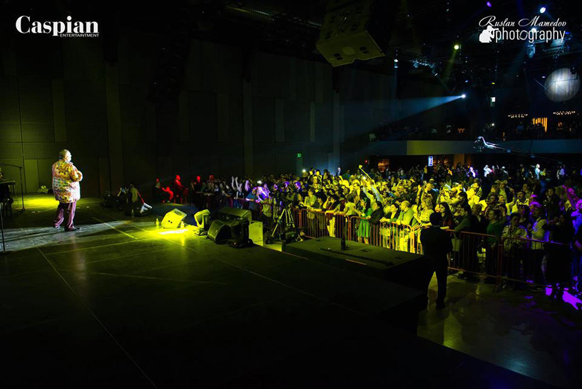 Парад зарубежных звезд и зажигательная дискотека вернули бакинцев в 80-90-е (ФОТО)