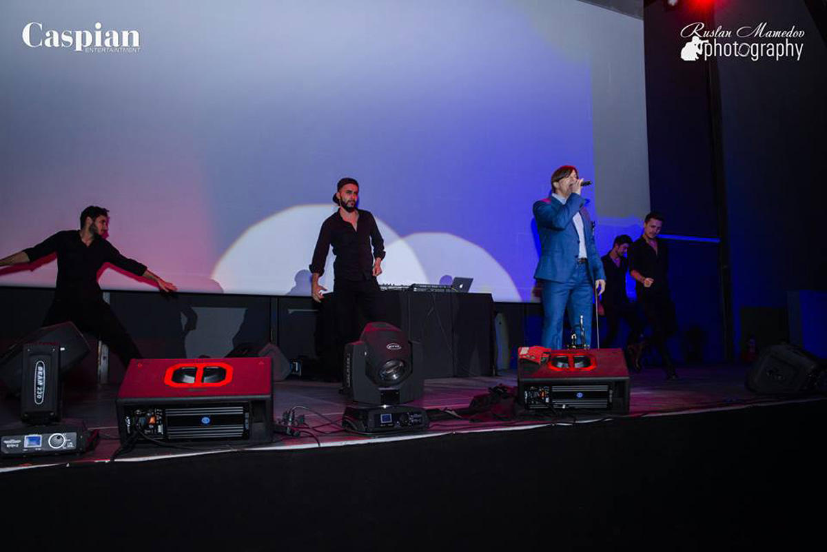 Парад зарубежных звезд и зажигательная дискотека вернули бакинцев в 80-90-е (ФОТО)