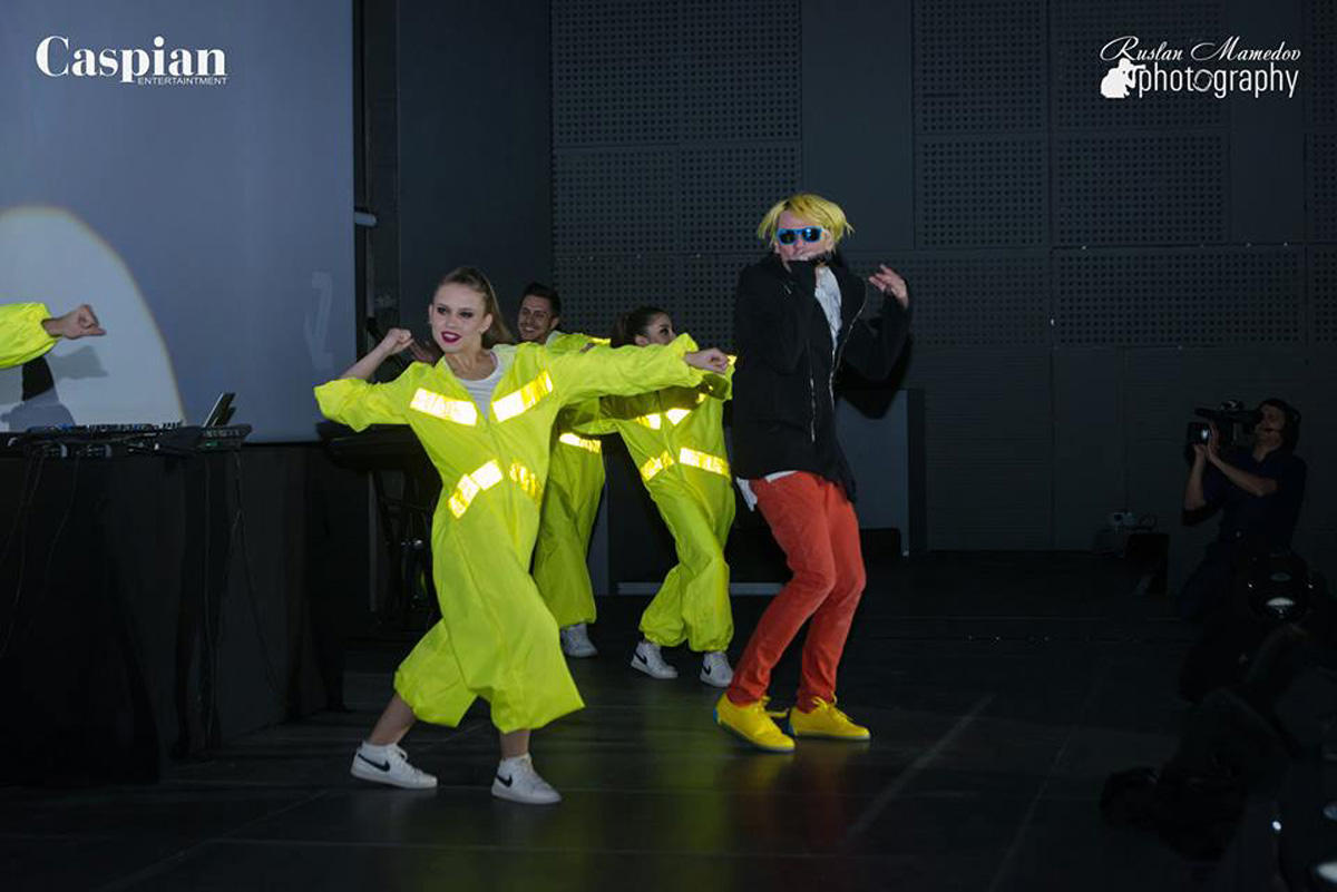 Парад зарубежных звезд и зажигательная дискотека вернули бакинцев в 80-90-е (ФОТО)