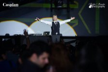 Парад зарубежных звезд и зажигательная дискотека вернули бакинцев в 80-90-е (ФОТО)