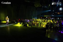 Парад зарубежных звезд и зажигательная дискотека вернули бакинцев в 80-90-е (ФОТО)