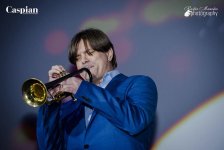 Парад зарубежных звезд и зажигательная дискотека вернули бакинцев в 80-90-е (ФОТО)