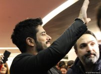 Бурак Озчивит показал поклонникам, с каким ажиотажем его встретили в Баку (ФОТО)